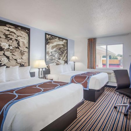 Super 8 By Wyndham Washington Hotel Exterior photo
