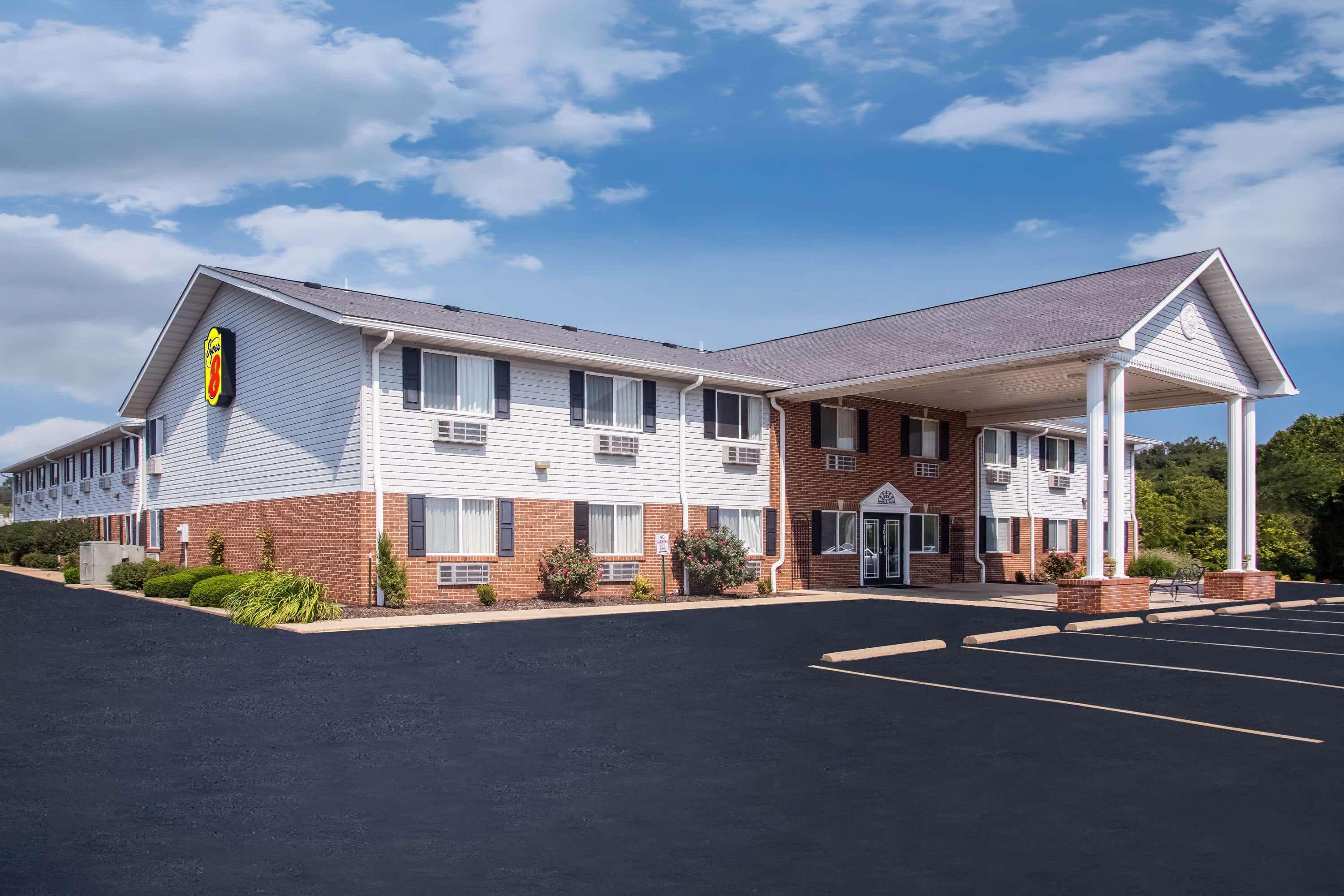 Super 8 By Wyndham Washington Hotel Exterior photo