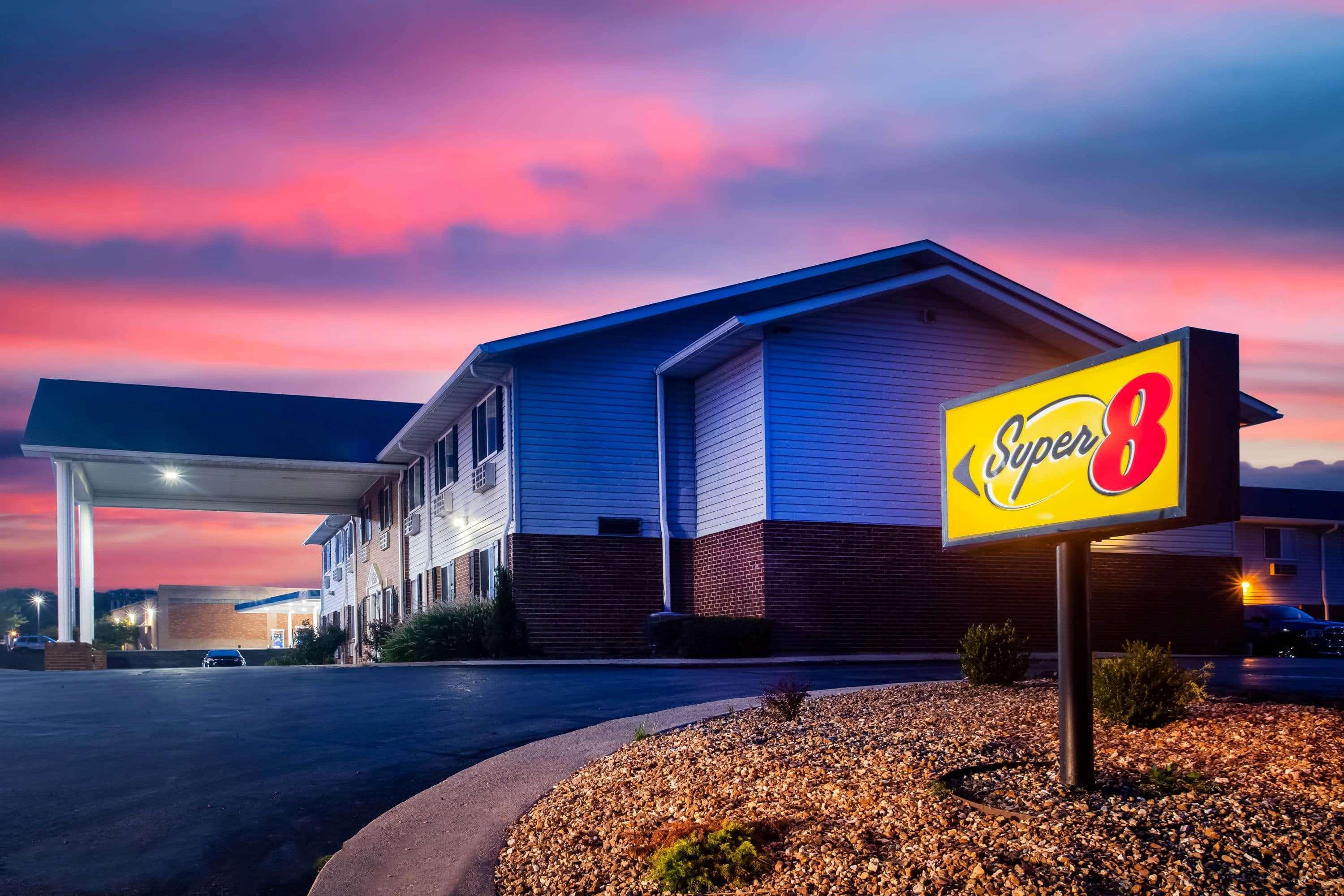 Super 8 By Wyndham Washington Hotel Exterior photo